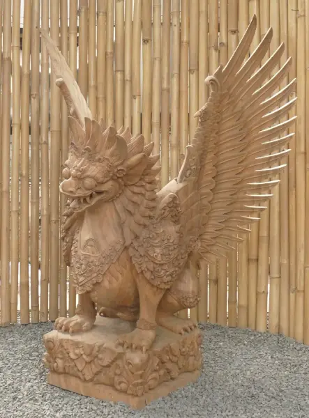 Product image 2 of the product “Singa ambara raja, From Suar wood, center part 50 x 55 x 100, with wings 103cm wide and 142 cm height ”